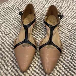6 1/2 Naturalizer shoe. Nude and Black strappy flat. Never worn.